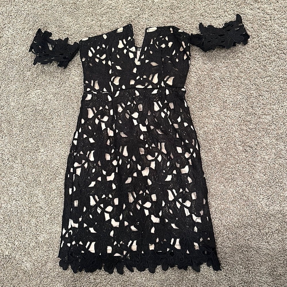 More To Come dress from Revolve. Size XS. Off the shoulder arms
